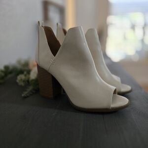 NEW pink lily booties size 10